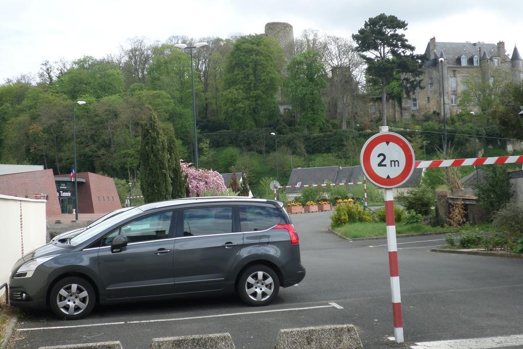 Les Renaudines Bed & Breakfast Château-Renault Exterior photo